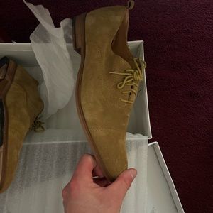 Only been worn one time. For a wedding. Don’t fit me well.